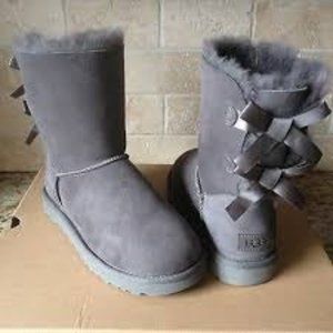 uggs gray bow size 6
